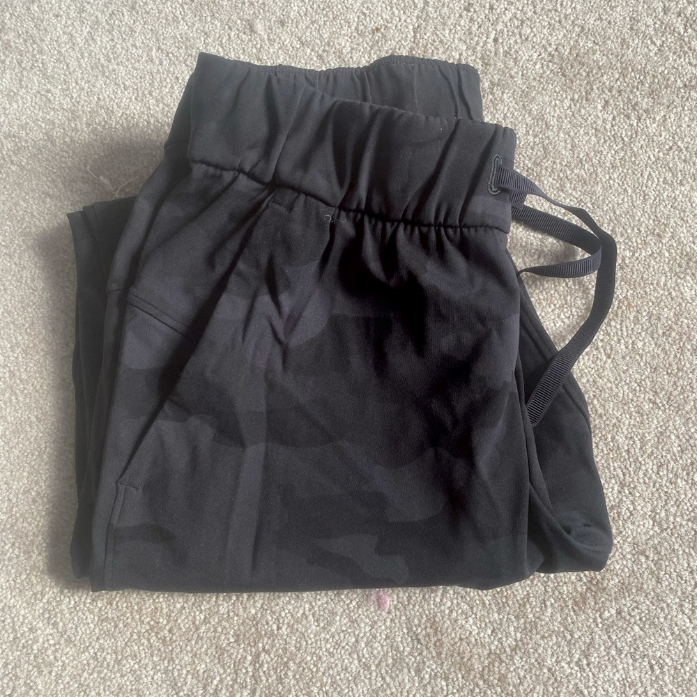 LULULEMON CAMO JOGGERS ❤️‍🔥❤️‍🔥